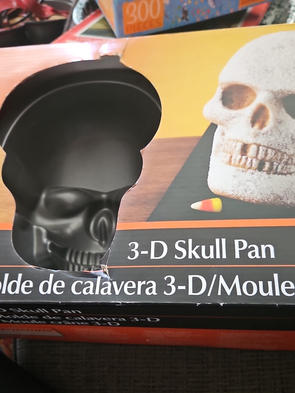 Wilton Dimensions Decorative Halloween Bakeware, 3D Skull Pan